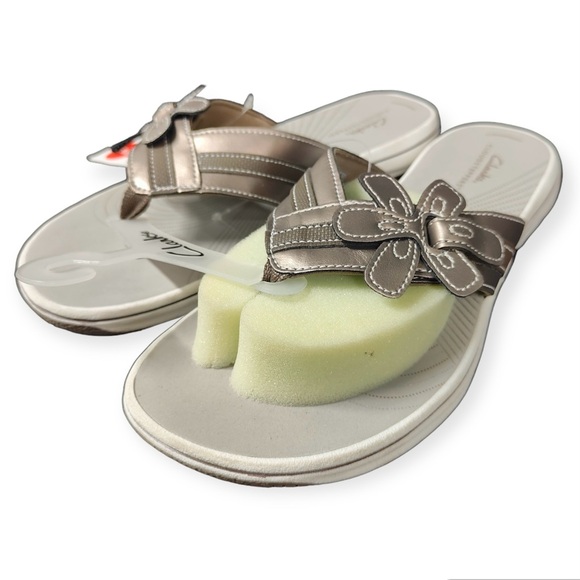 Clarks Cloudsteppers Women's 5 Brinkley Flora Cushion Sandals in Pewter Metallic - Picture 2 of 5